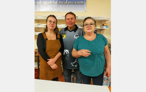 La famille Lefevre à la confection des tartes