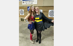 Elles sont bien mimi nos super héroïnes. Wonder Women et Batgirl. 