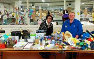 Le stand des enveloppes. Vide le dimanche soir.