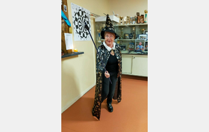 Nicole jette un sort.