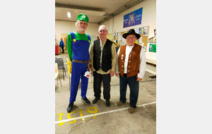 Francis, le barman, Jean Pierre maître d'œuvre du weekend et Pierrot, buzzer pro.