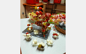 les plats du buffet préparés par Carmen et Christian