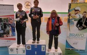 Nos drôles de dames sur le podium. bravo !!!!